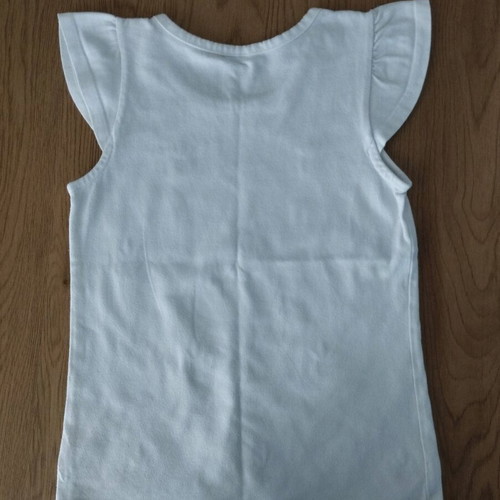 Sleeveless t-shirt for 6-year-old girl like new, with pineapples
