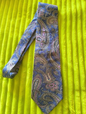 Men's silk Italian tie like new, colorful