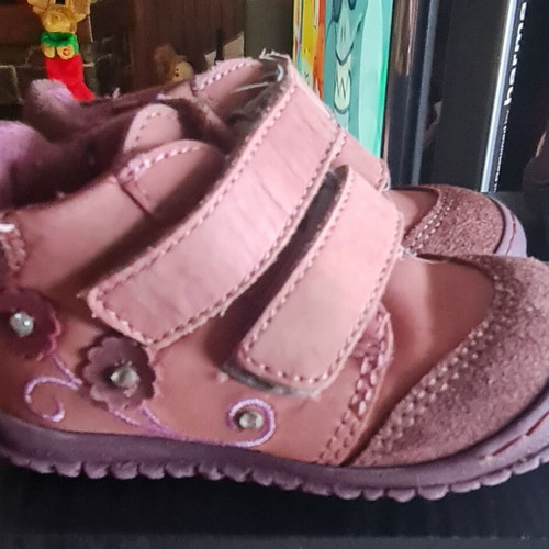 Leather baby shoes like new, pack of 2, size 21