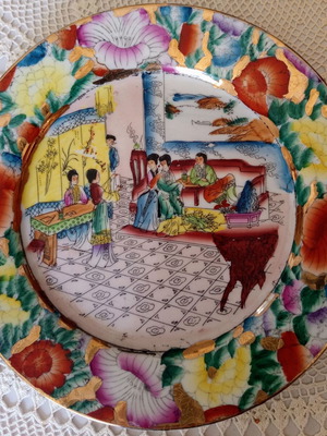 Porcelain decorative plate with oriental figures, Rose Medallion style, 25.5 cm