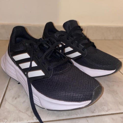 Adidas black athletic shoes like new, size 38.5