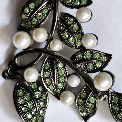 Retro style necklace with pearls like new