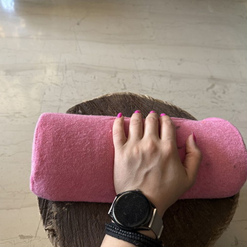 Hand Support Pillow used, ideal for nail technicians or tendonitis