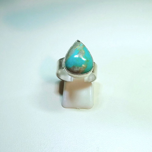 Silver ring 9.25 with turquoise semi-precious stone like new