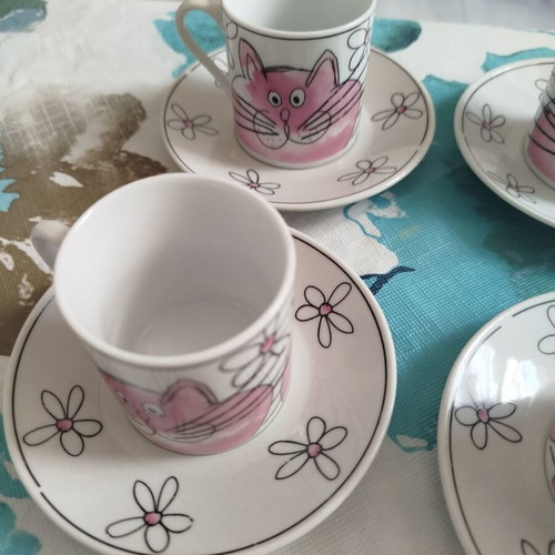 Serving set of 6 cups and saucers like new
