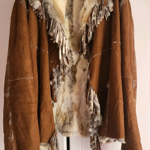 Women's short brown fur coat with castor like new