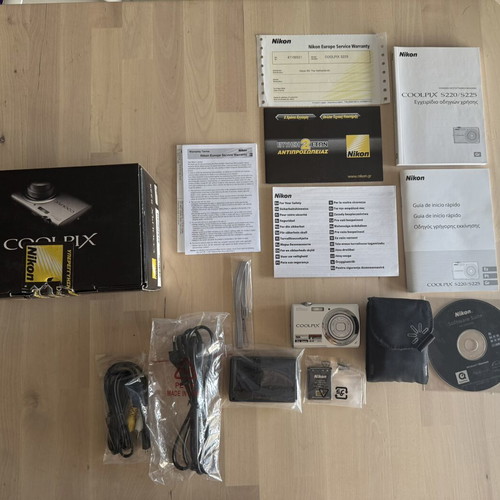 Nikon Coolpix S225 camera like new with full accessories