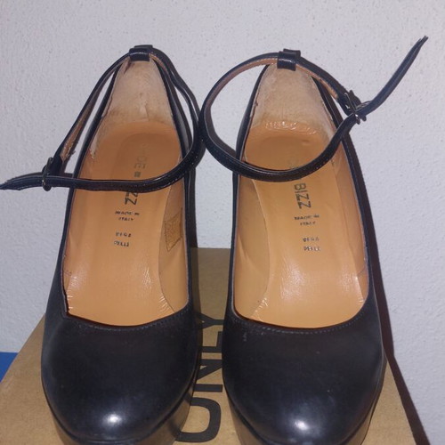 Women's black closed platform shoes like new, ankle strap, size 38