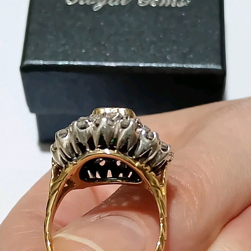 Women's 18k gold ring with emerald and diamonds used