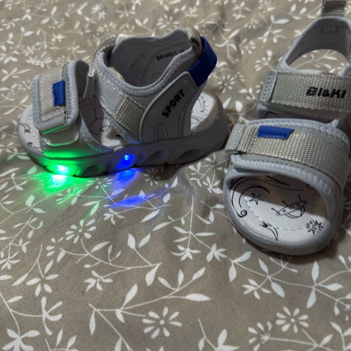 Children's shoes size 25 new