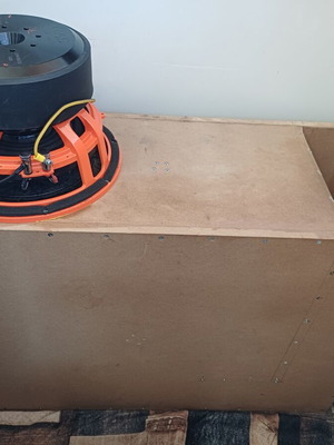 Κουτί subwoofer custom 12 ιντσών σαν καινούργιο, συντονισμένο 32Hz, 115 λίτρα
