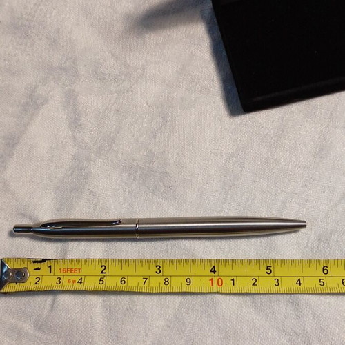 Vintage Status pen with silver case like new