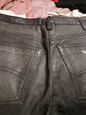 Δερμάτινο παντελόνι Armani Jeans καινούργιο, no 29, ίσια γραμμή, χακί σκούρο