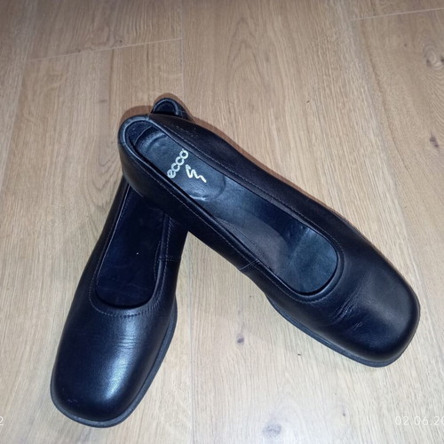 Ecco leather loafers size 39 like new black
