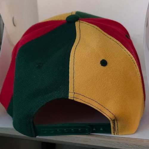 Snapback hat Rasta Reggae with embroidered leaf like new
