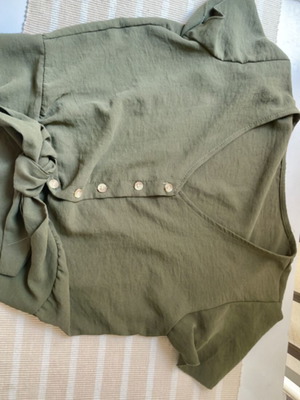 Khaki blouse with tie new, sizes M/L