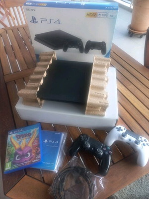 PlayStation 4 1TB VR like new with 2 controllers and Spyro game