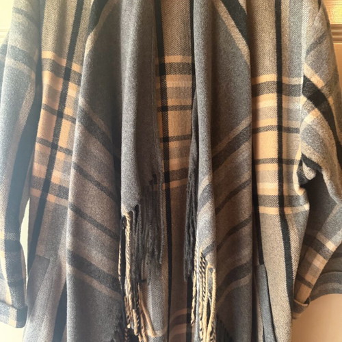 Poncho cape like new, size M