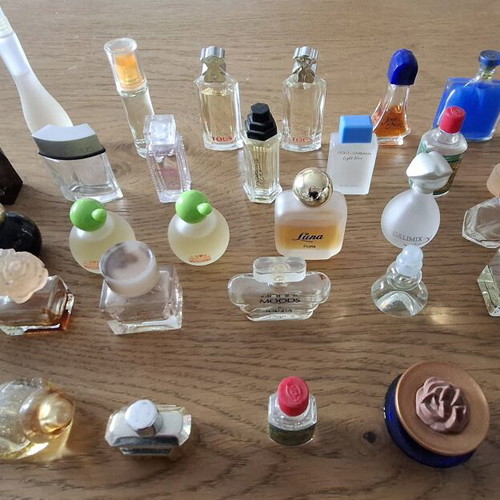 Perfume miniatures like new, set of 36 pieces with 21 unused