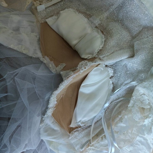 Wedding dress like new white with case and petticoat