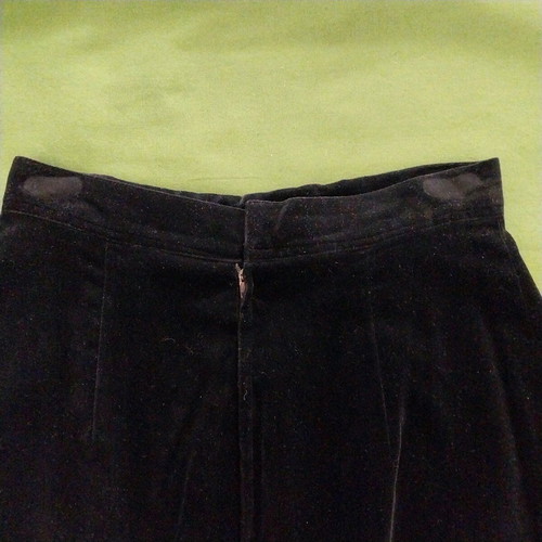 Kostetsos Vassilis velvet skirt used, size Xsmall, black