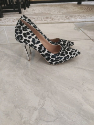Leopard print pumps worn once, size 41, black and white