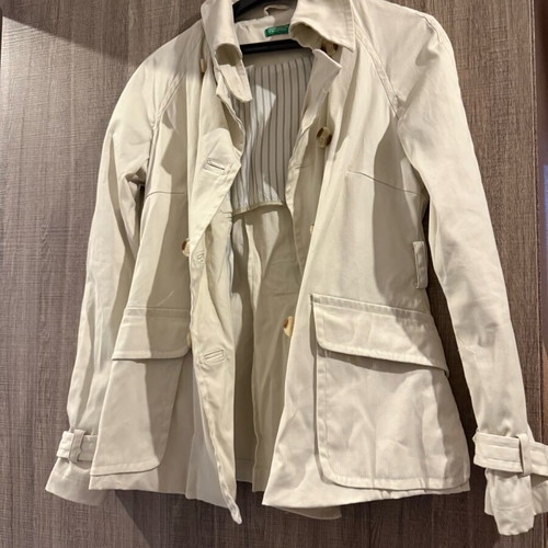 Benetton trench coat like new, fitted, beige without belt