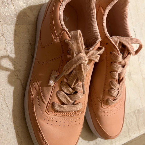 Women's athletic shoes used, size 39, pink coral tone