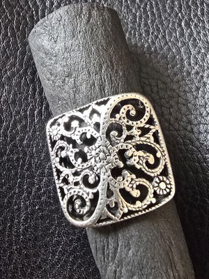 Women's silver ring like new