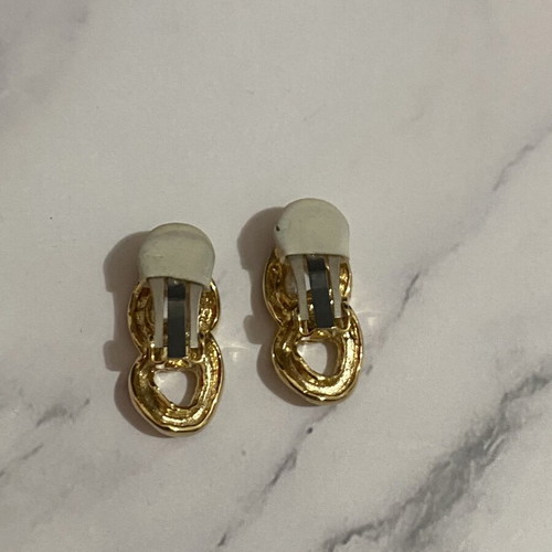 Clip earrings with chain design like new, gold color