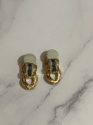 Clip earrings with chain design like new, gold color