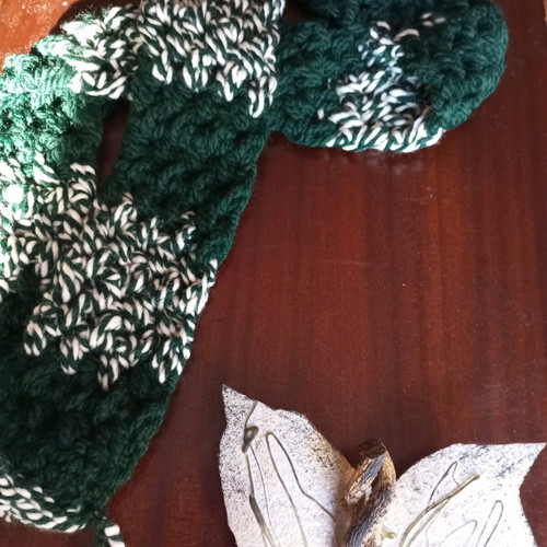 Handmade knitted scarf green new, extra warm