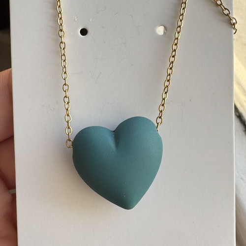 Necklace with petrol heart pendant