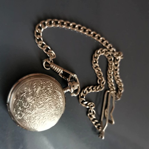 Quartz pocket watch with chain like new, silver