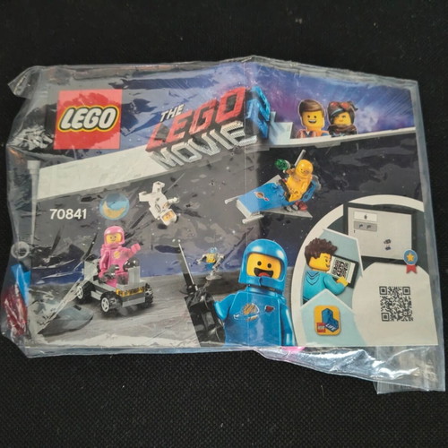 Lego Movie 2 space set without white and yellow minifigures