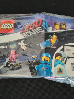 Lego Movie 2 space set without white and yellow minifigures