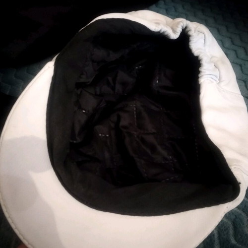 Women's hat like new, size M, white