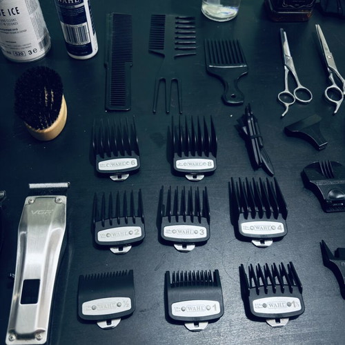 Wahl Professional Barber Set used, 4 clippers with full guide collection