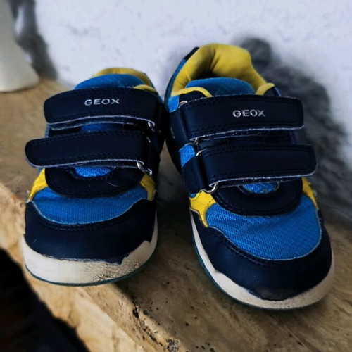 Geox kids shoes used size 24 with shark design and light