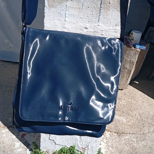 Venturini crossbody bag like new, blue