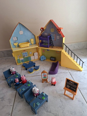 Peppa Pig το σπίτι με τις φιγούρες και η τάξη σχολείο μεταχειρισμένο