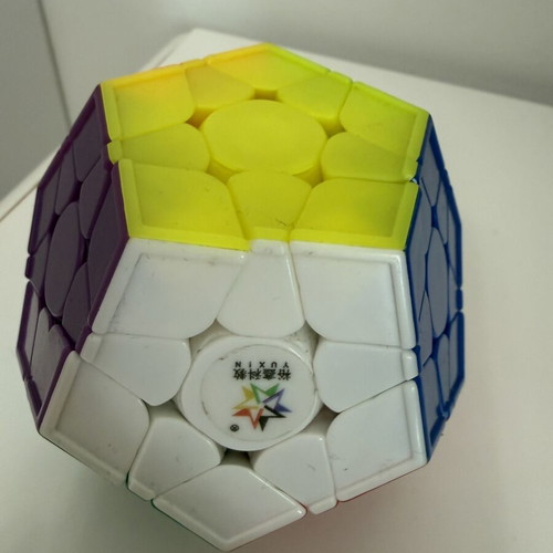 Yuxin Megaminx Speed Cube like new, 12-sided puzzle