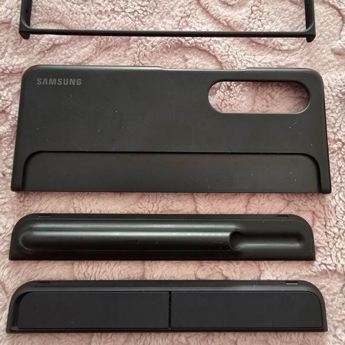 Samsung Fold 4 cases like new with stylus and stand
