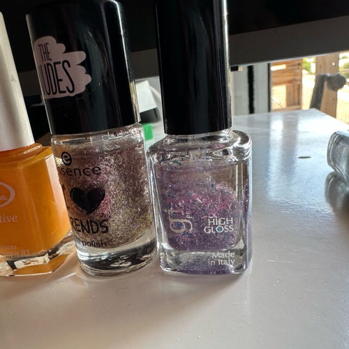 Nail polish set like new with L’Oréal silver and blue gel top coat