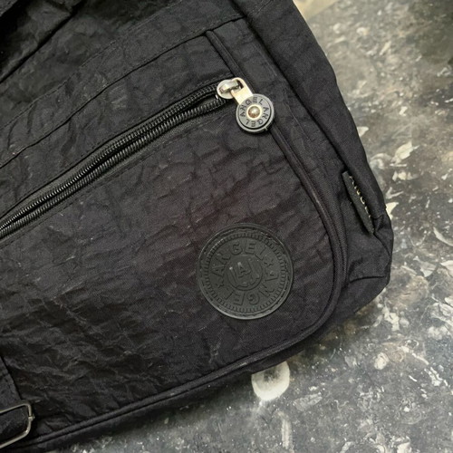 Black crossbody bag like new with multiple compartments
