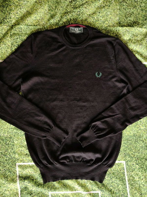 Fred Perry wool sweater like new, size M, black
