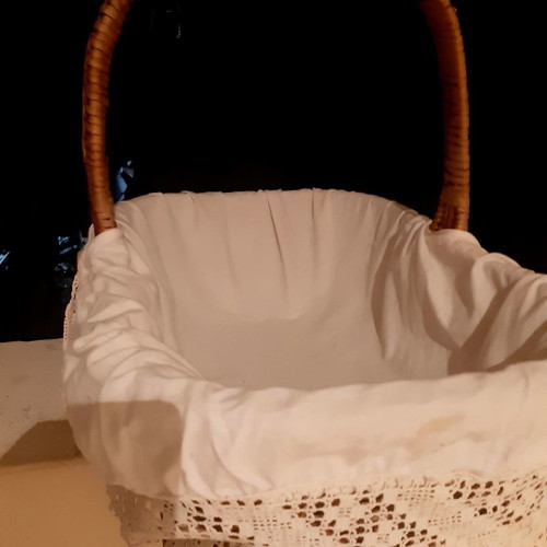 Handmade bambou wicker baskets with apron and lace, new