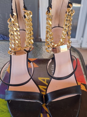 Sandals with chains new, black and gold