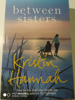 Between Sisters book by Kristin Hannah like new, Greek language