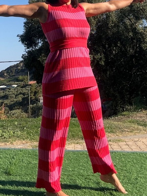 Karavan knitted set with belt, pink and red